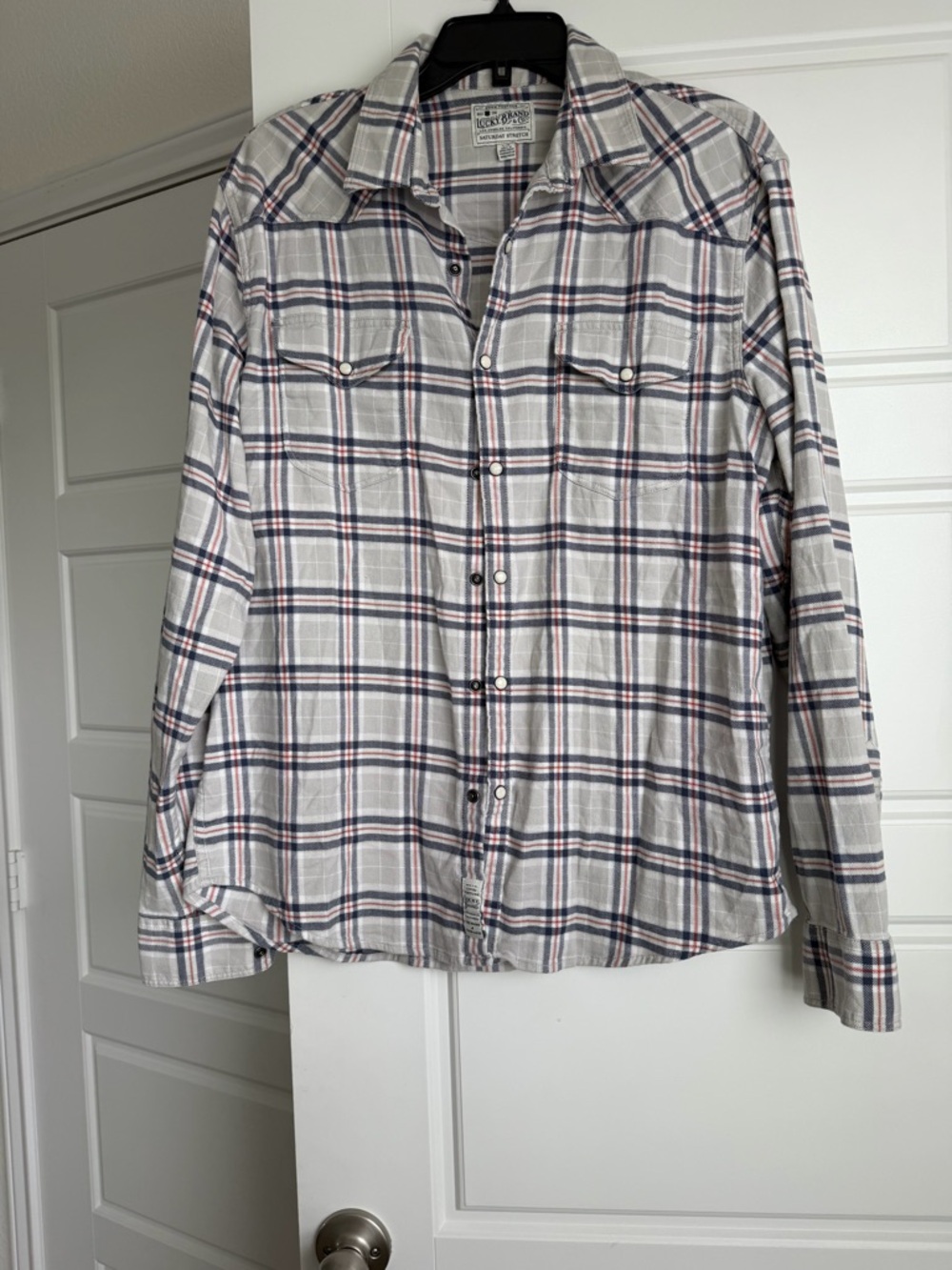 041 Lucky Brand men’s White Plaid Shirt with Navy & Red Stripes Sz L